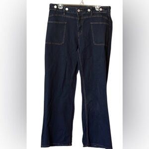 Women's Dark Wash Blue Jeans w/ pockets in front and boot cut style size XL